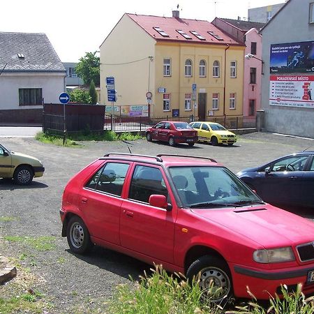Hotel Pariz Jicin Bagian luar foto