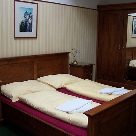 Hotel Pariz Jicin Bagian luar foto