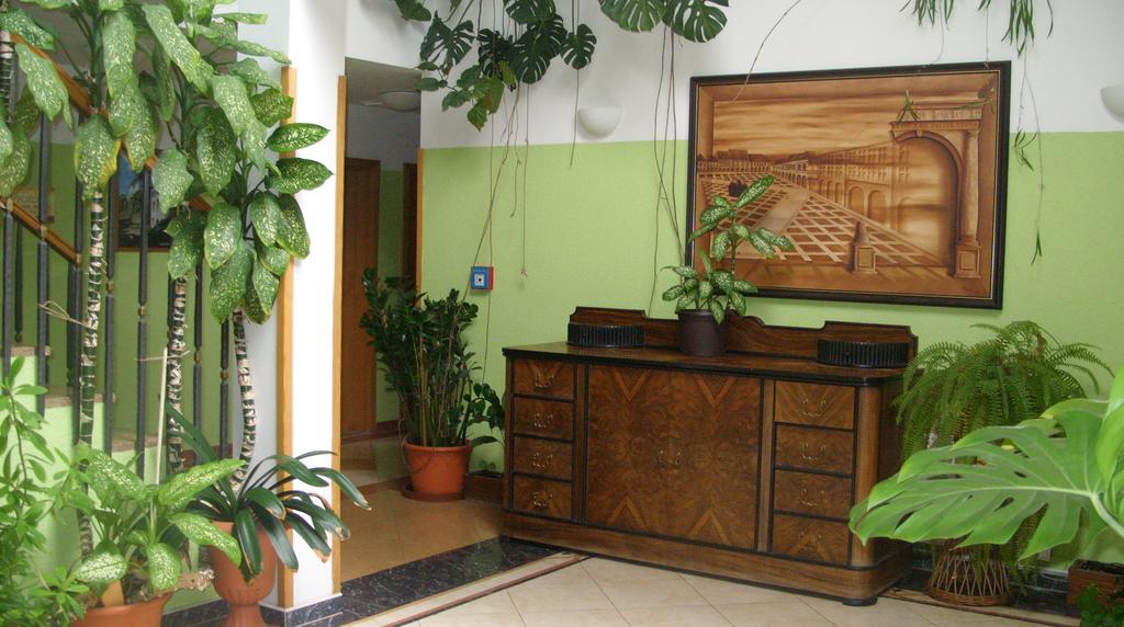 Hotel Pariz Jicin Bagian luar foto