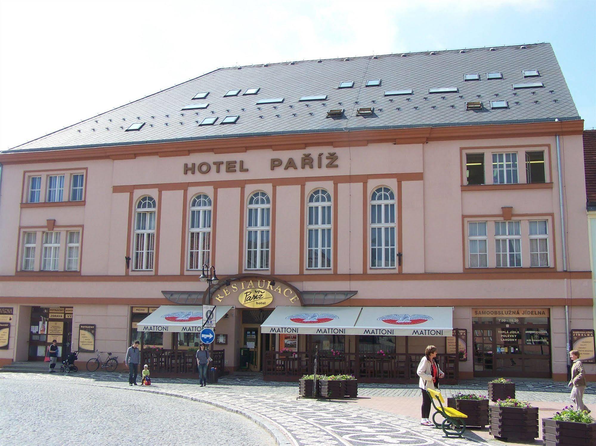 Hotel Pariz Jicin Bagian luar foto