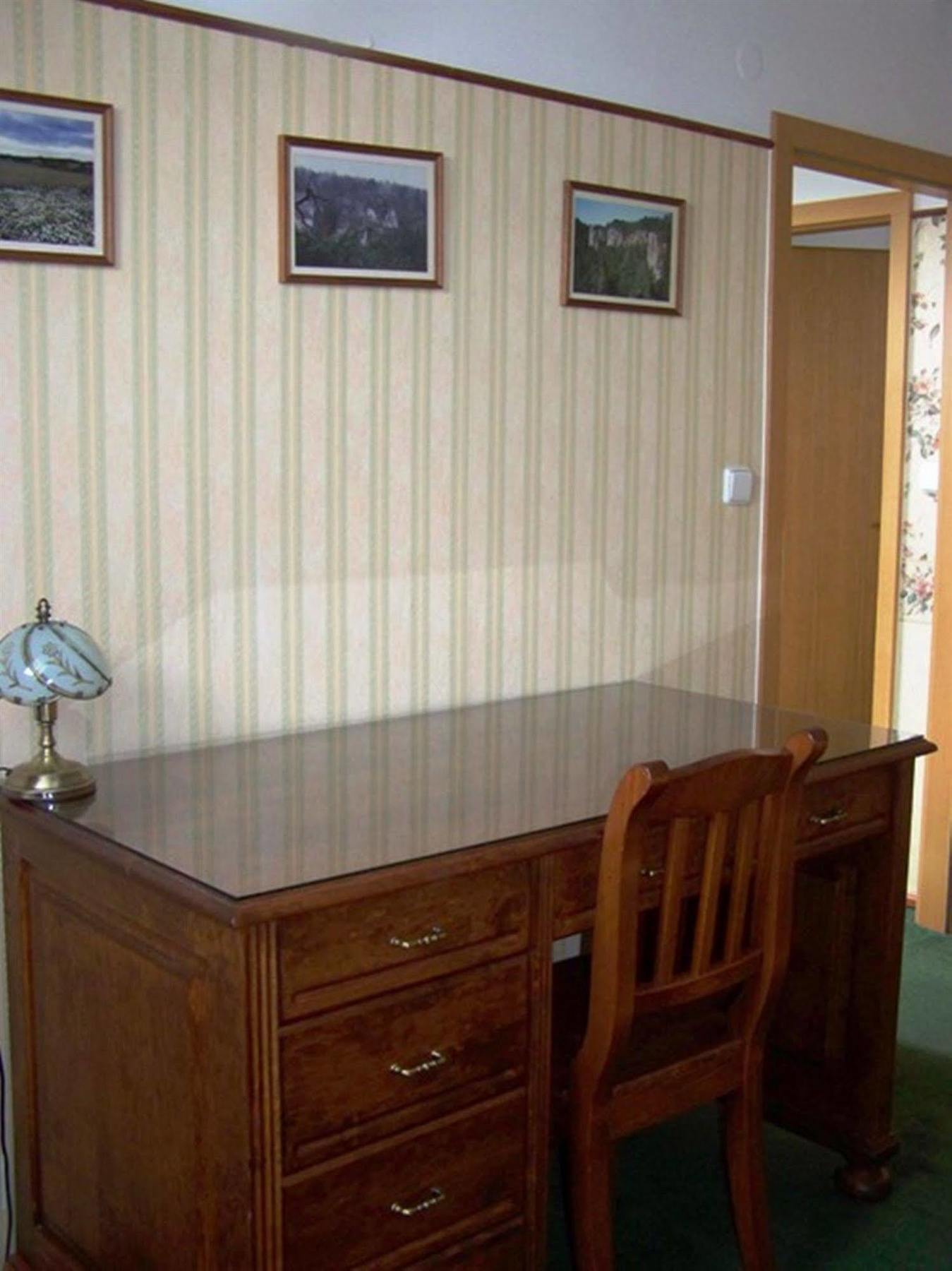 Hotel Pariz Jicin Bagian luar foto