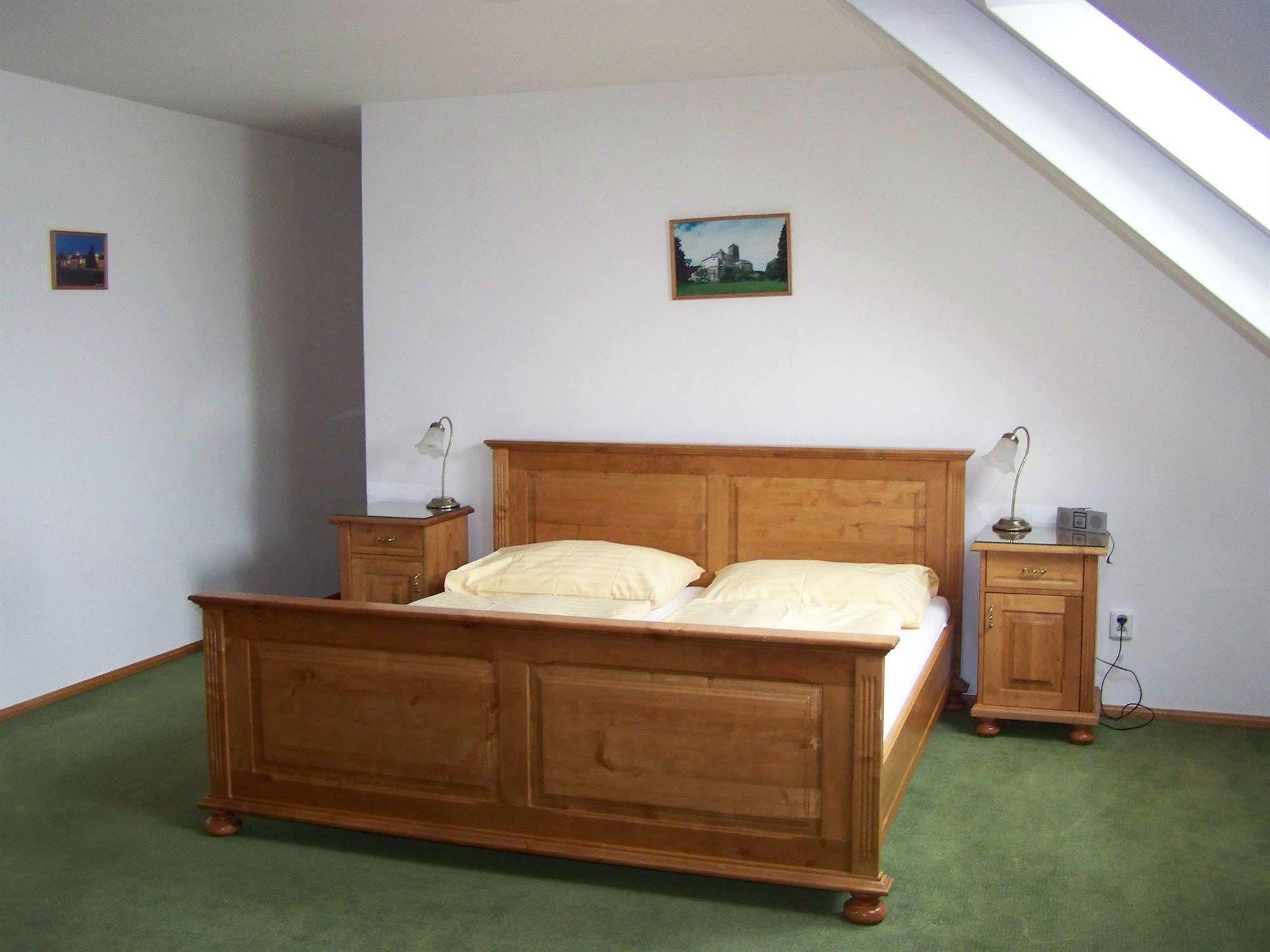 Hotel Pariz Jicin Bagian luar foto